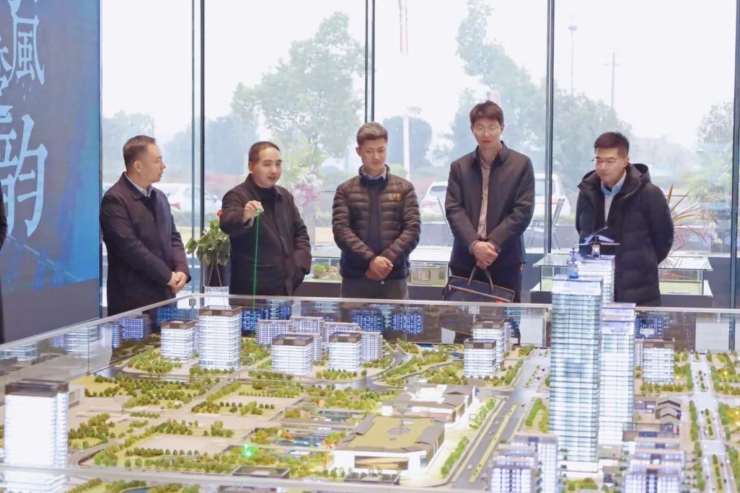 360數(shù)智化集團(tuán)等企業(yè)組團(tuán)參觀(guān)考察信陽(yáng)中央活力區(qū) （CAZ）